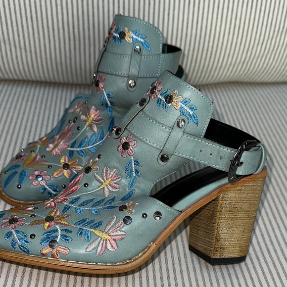 Embroidered Floral Heeled Booties - Picture 4 of 7